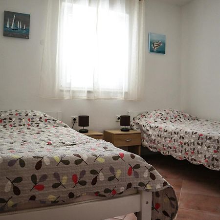 Holiday Home Ante With Beautiful Private Garden Nadin 外观 照片