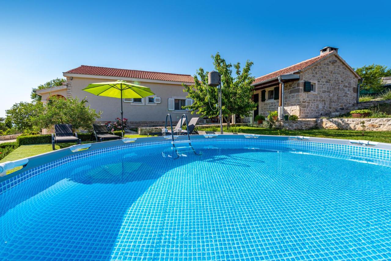 Holiday Home Ante With Beautiful Private Garden Nadin 外观 照片
