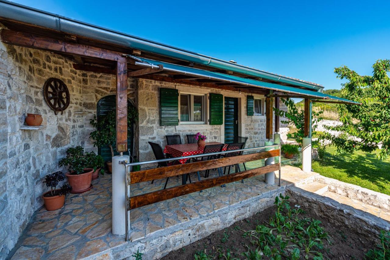 Holiday Home Ante With Beautiful Private Garden Nadin 外观 照片