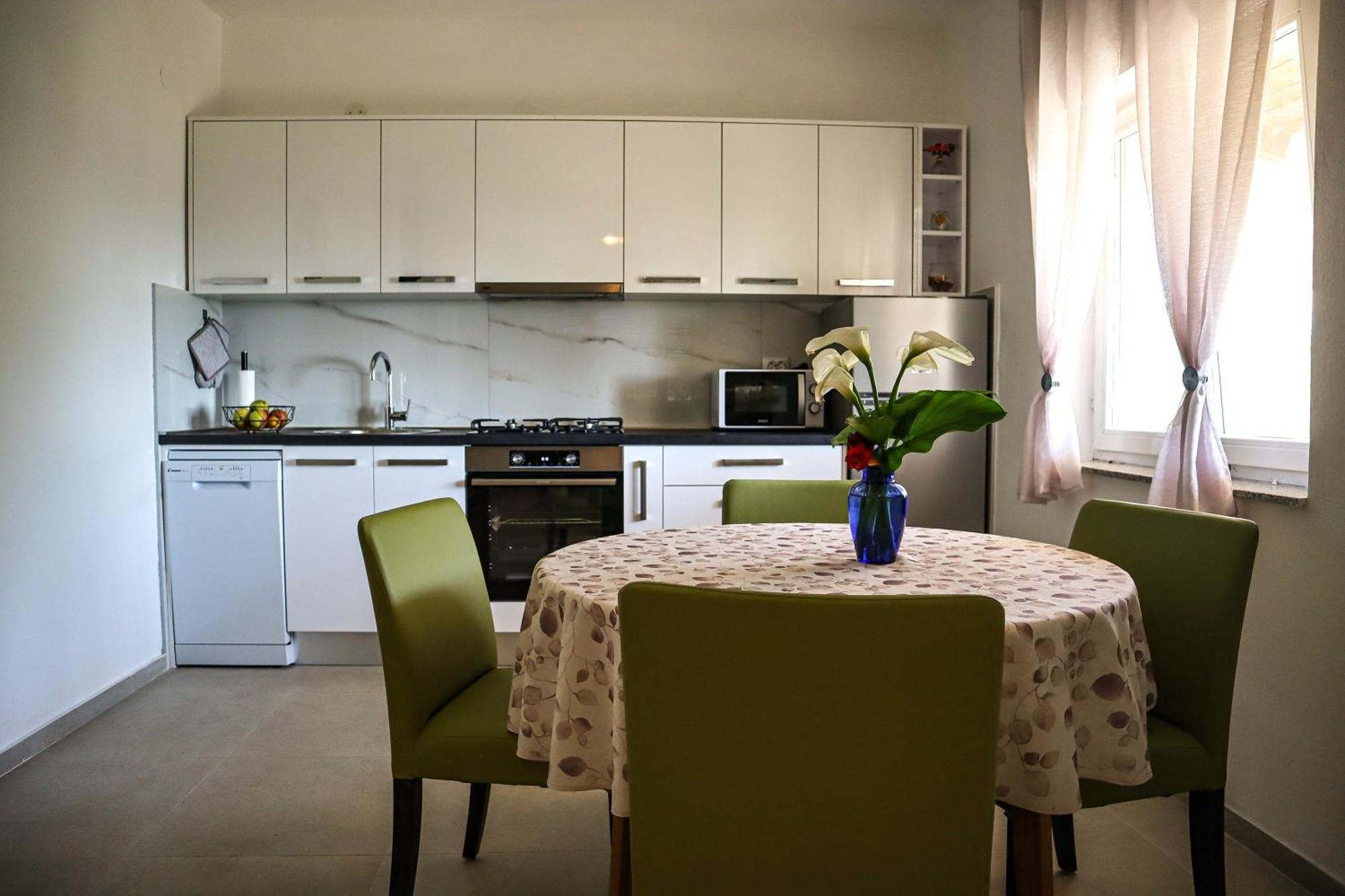 Holiday Home Ante With Beautiful Private Garden Nadin 外观 照片