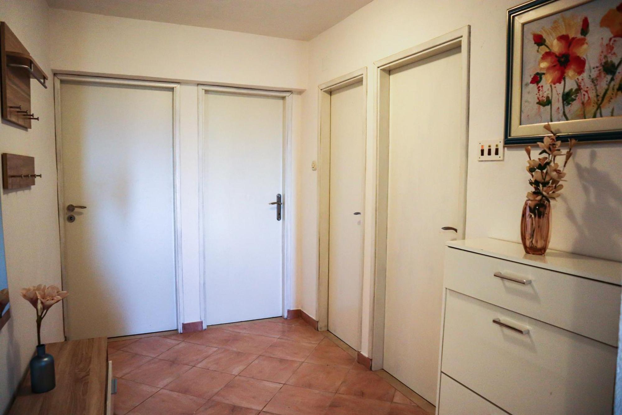 Holiday Home Ante With Beautiful Private Garden Nadin 外观 照片