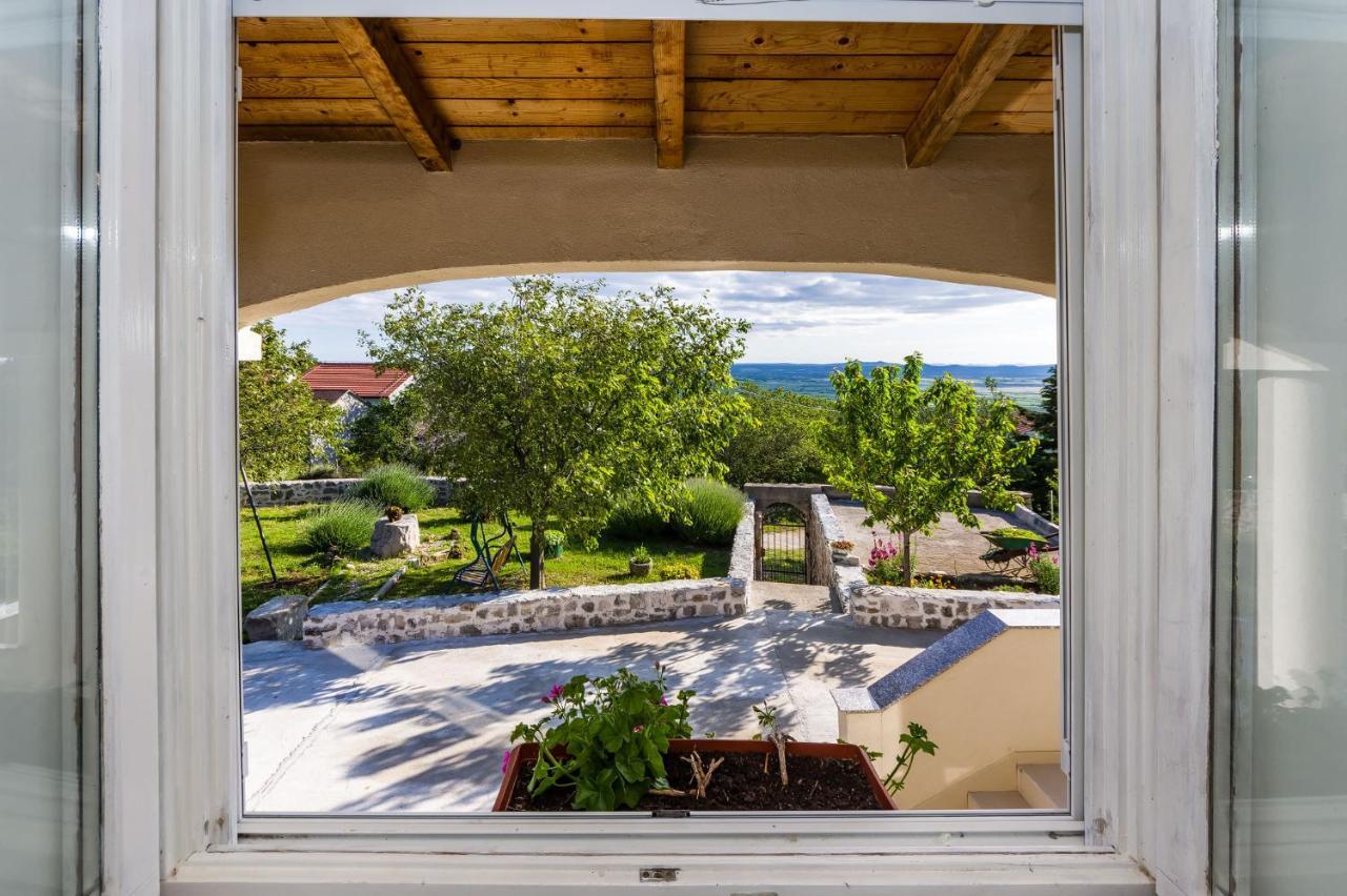 Holiday Home Ante With Beautiful Private Garden Nadin 外观 照片