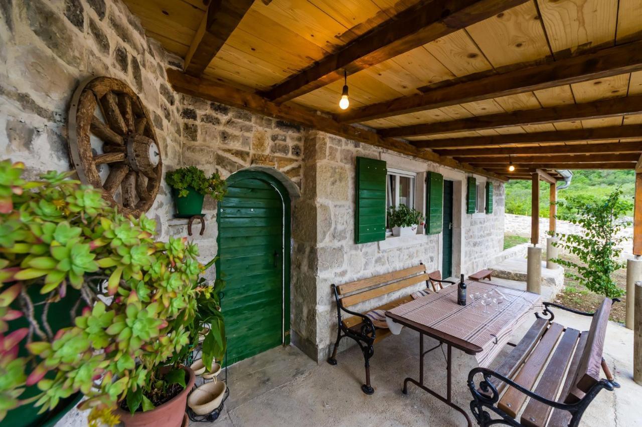 Holiday Home Ante With Beautiful Private Garden Nadin 外观 照片