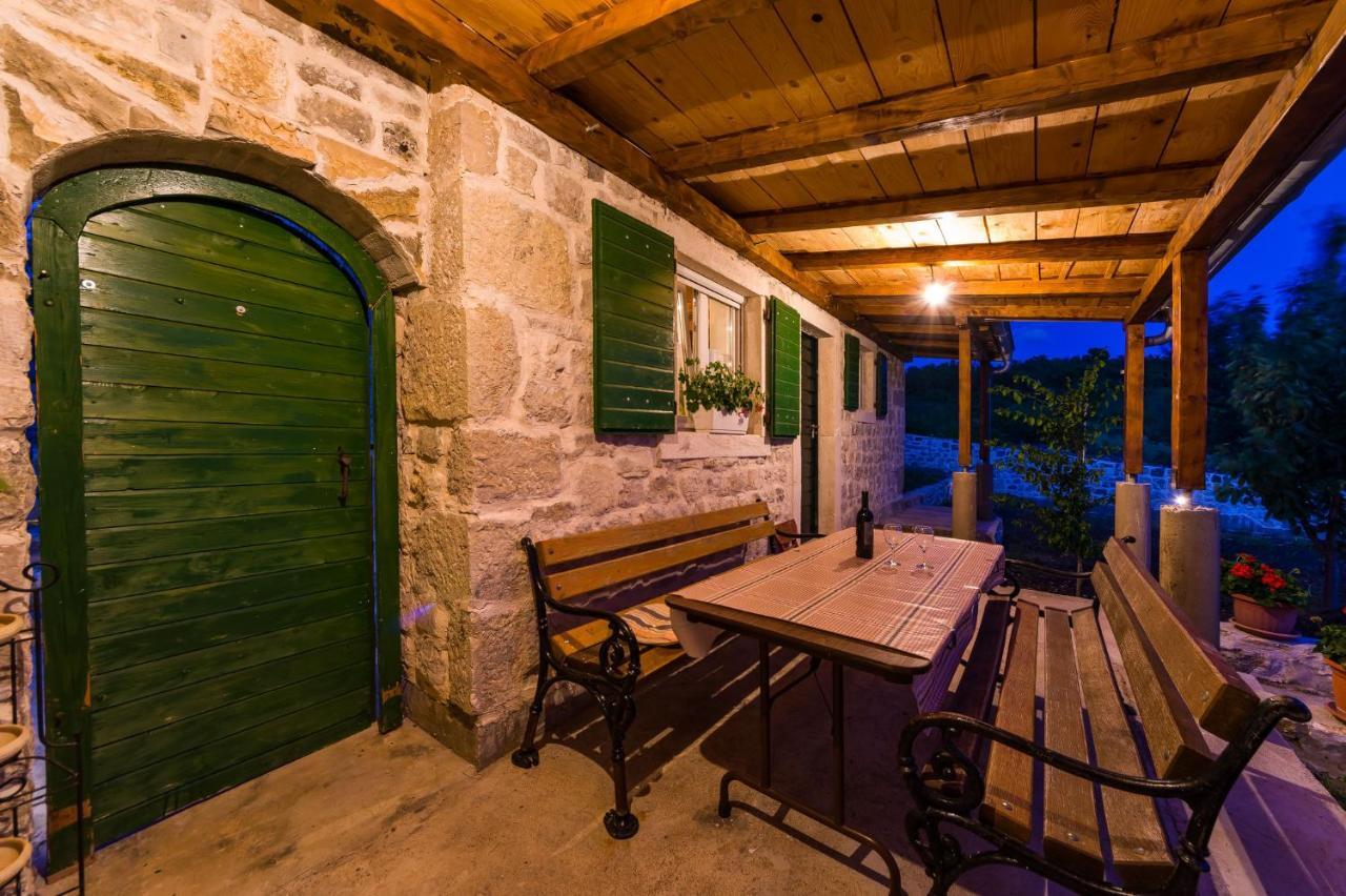 Holiday Home Ante With Beautiful Private Garden Nadin 外观 照片